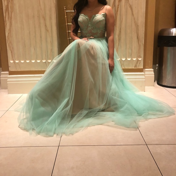 Prom dress - Picture 2 of 5
